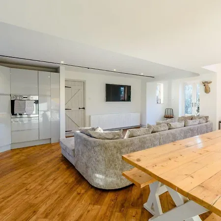 Dovecote House-uk30233