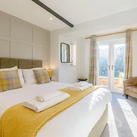 Dovecote House-uk30233